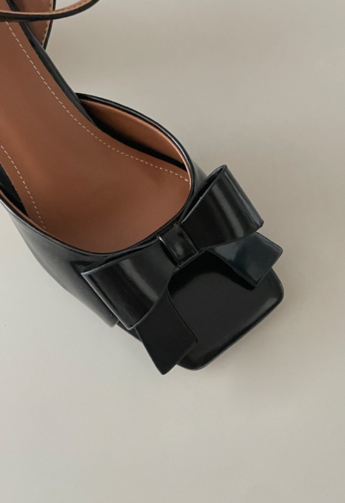 front ribbon heel